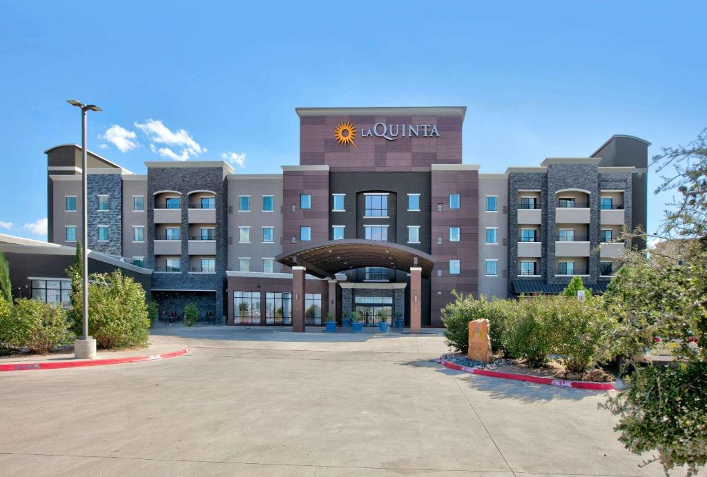 a large building with a sign on top of it at La Quinta Inn & Suites by Wyndham Lubbock Southwest in Lubbock
