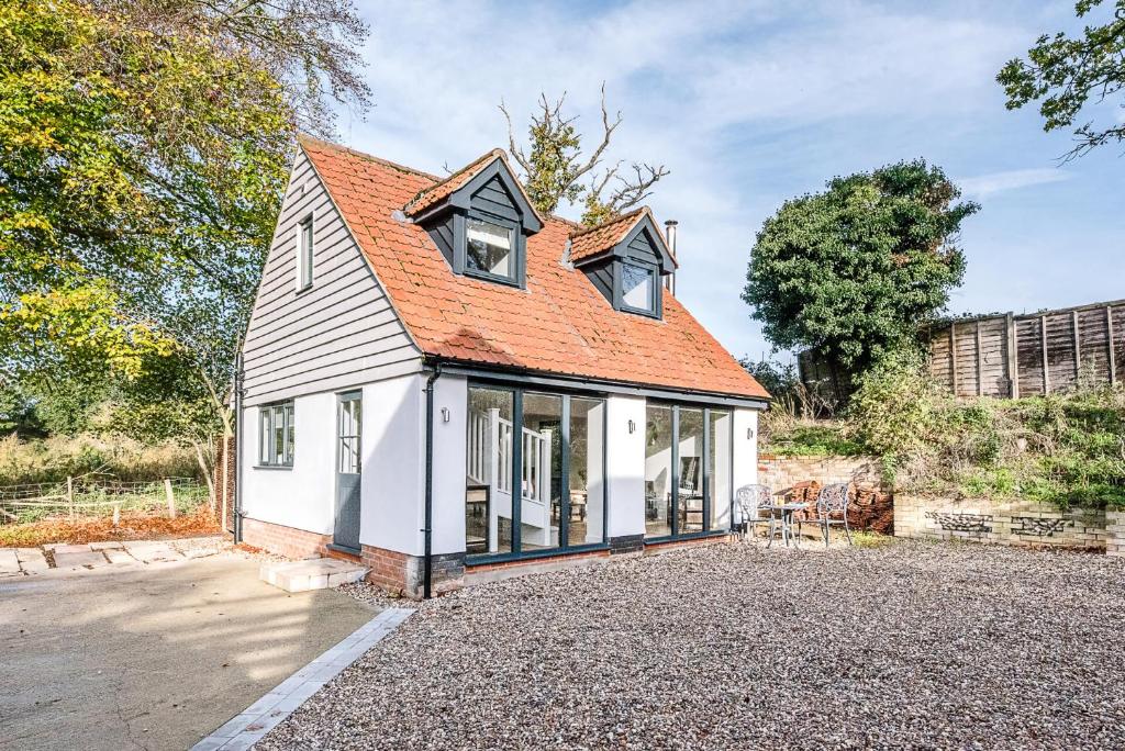 a small white house with an orange roof at Little Honey Pot in Saxmundham