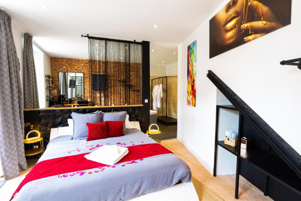 LE PRIEURE - Suites romantiques spa privatif, piscine, jardin, massages proche de Toulouse - Deluxe Suite With Spa Bath