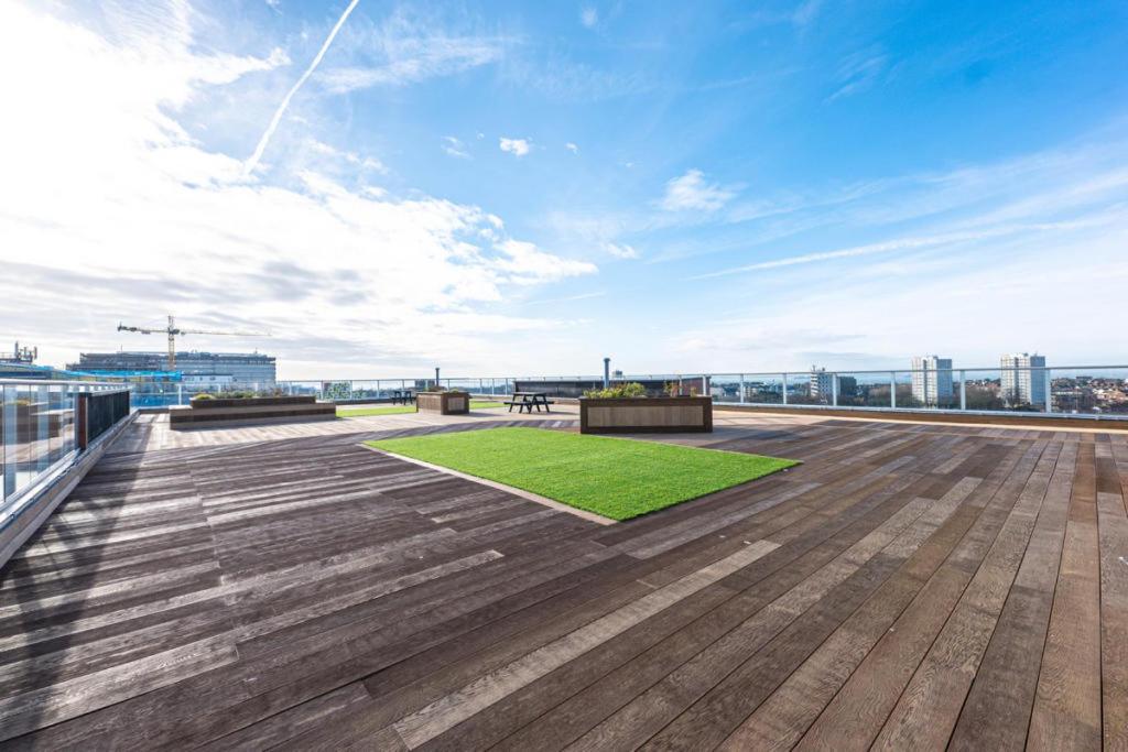 Modern Beach Apartment, SouthendonSea (updated prices 2024)