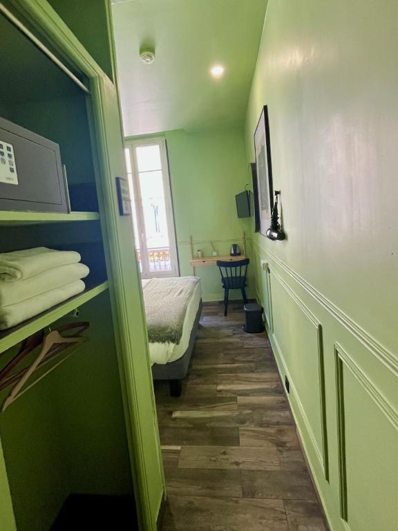 Postel nebo postele na pokoji v ubytování Hotel de Berne