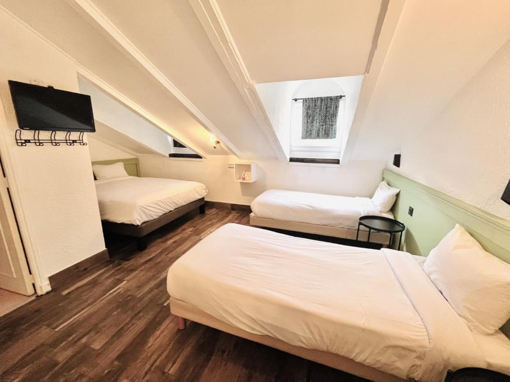 Postel nebo postele na pokoji v ubytování Hotel de Berne