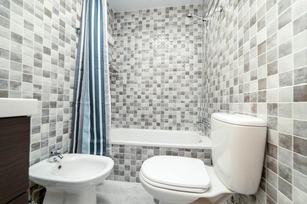 Kúpeľňa v ubytovaní -MalagaSunApts- Stylish City Centre Pool&Parking