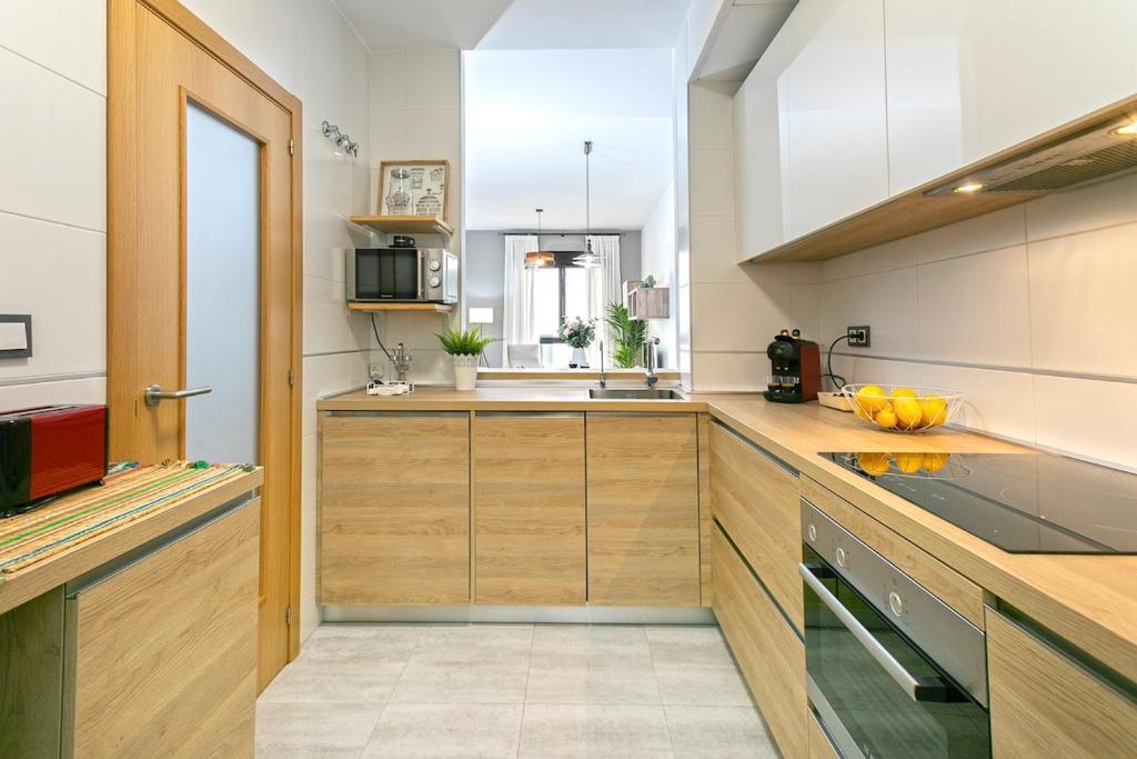 A kitchen or kitchenette at -MalagaSunApts- Central FreeParking RooftopPool