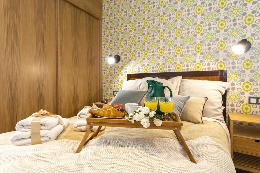 Postel nebo postele na pokoji v ubytování -MalagaSunApts- PrivateTerrace FreeParking Pool