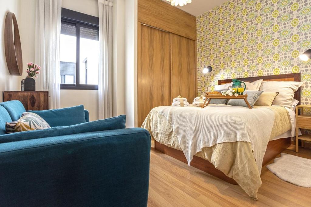 Postel nebo postele na pokoji v ubytování -MalagaSunApts- PrivateTerrace FreeParking Pool