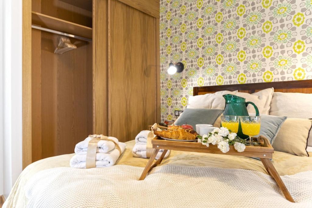 Postel nebo postele na pokoji v ubytování -MalagaSunApts- PrivateTerrace FreeParking Pool