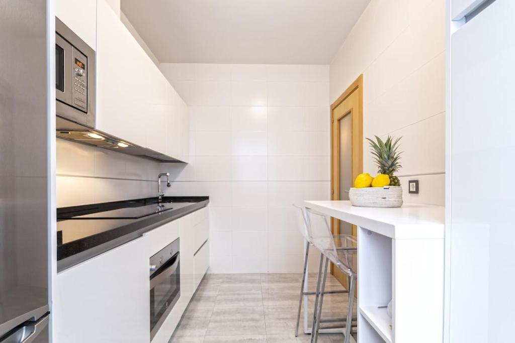 Kuchyň nebo kuchyňský kout v ubytování -MalagaSunApts- PrivateTerrace FreeParking Pool