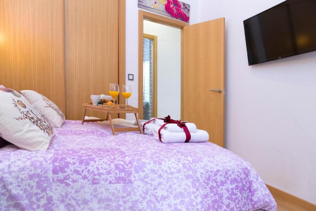 Posteľ alebo postele v izbe v ubytovaní -MalagaSunApts- FreeParking Shared Pool