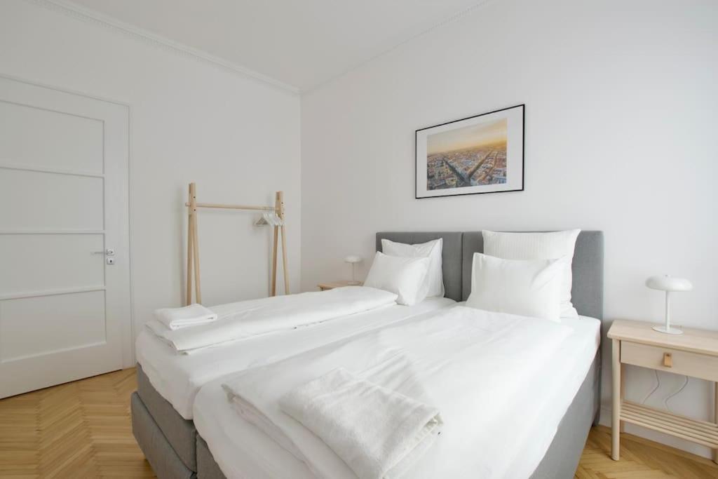 Posteľ alebo postele v izbe v ubytovaní Premium Apartment by Hi - Central 2 BR - best view