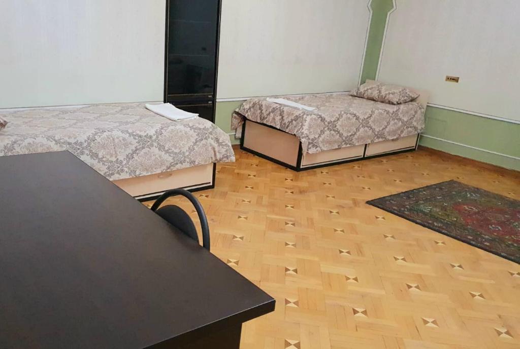 Postel nebo postele na pokoji v ubytování Royal Boutique Hotel on Kievyan