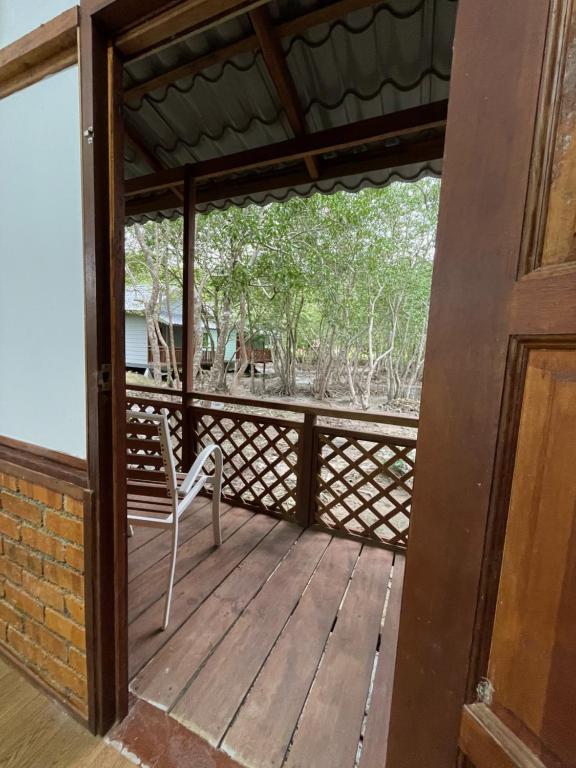 Balkón nebo terasa v ubytování Api-api Eco Chalet