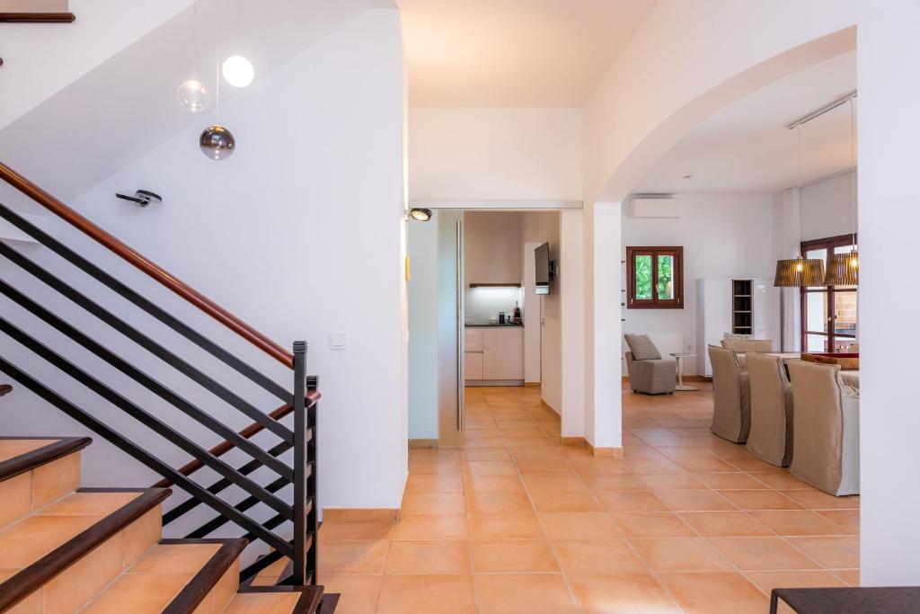 Kuchyň nebo kuchyňský kout v ubytování Villa Font de sa Cala