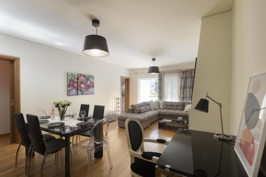 Część wypoczynkowa w obiekcie 3BR Prime APT a breath away from the Acropolis!