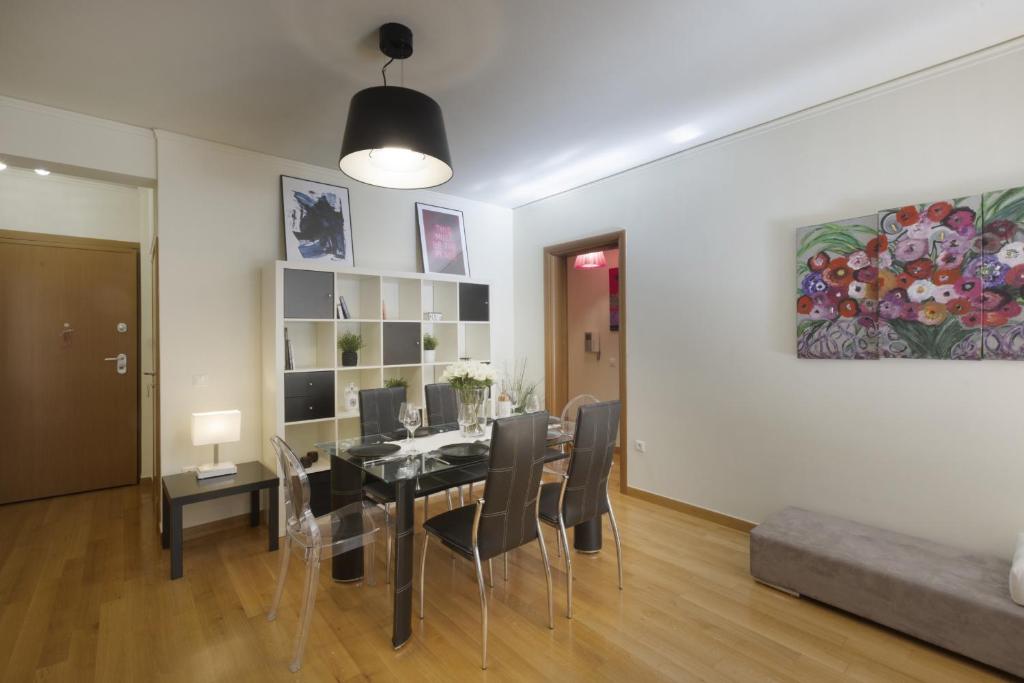 Część wypoczynkowa w obiekcie 3BR Prime APT a breath away from the Acropolis!
