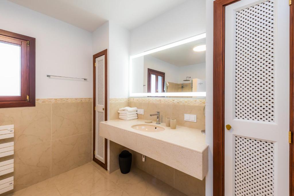 Koupelna v ubytování Villa Font de sa Cala