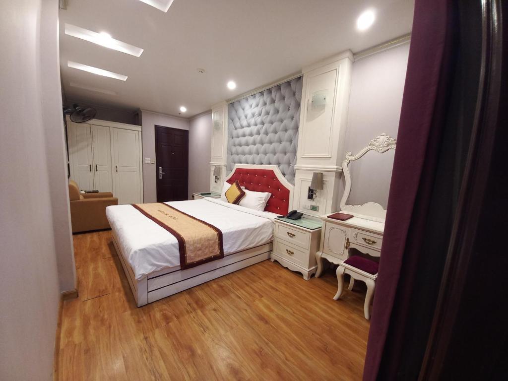 Postel nebo postele na pokoji v ubytování Kawasaki Hotel Cầu Giấy