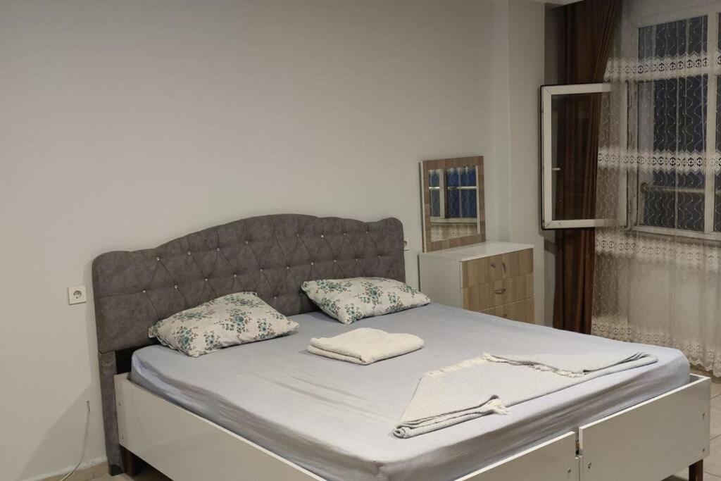 Postel nebo postele na pokoji v ubytování Midtown Hotel Apartments 303 ( 2+1)