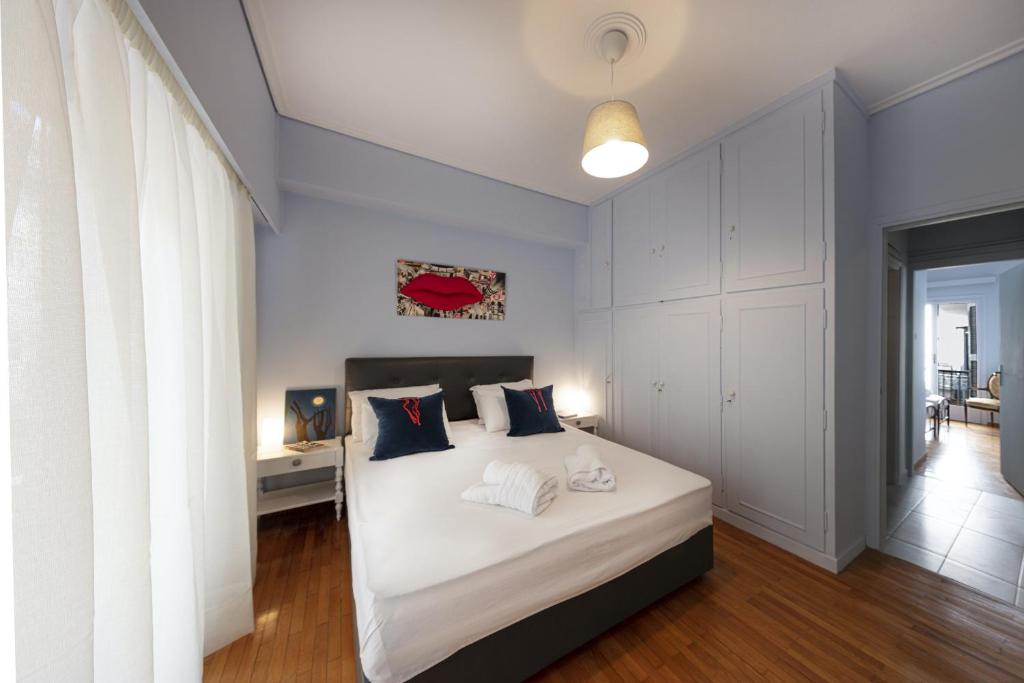 Posteľ alebo postele v izbe v ubytovaní Spacious 3 Bedroom apt near Acropolis museum