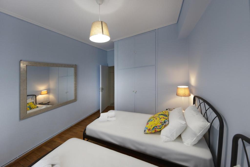 Posteľ alebo postele v izbe v ubytovaní Spacious 3 Bedroom apt near Acropolis museum