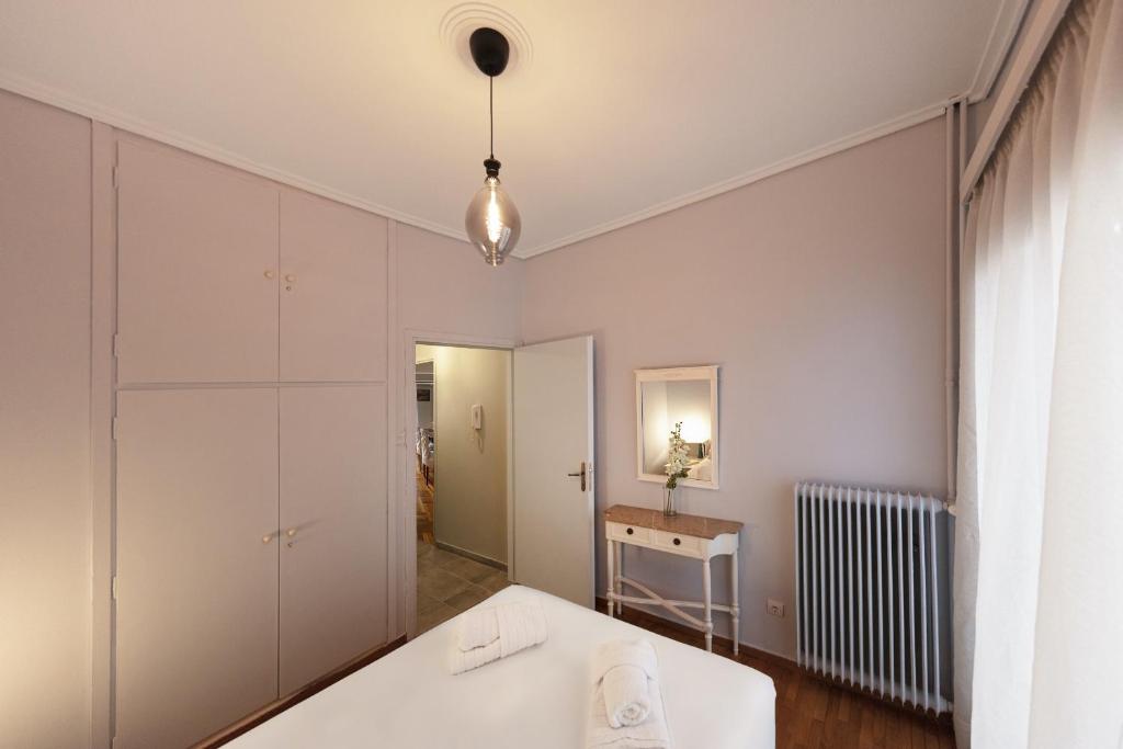 Posteľ alebo postele v izbe v ubytovaní Spacious 3 Bedroom apt near Acropolis museum