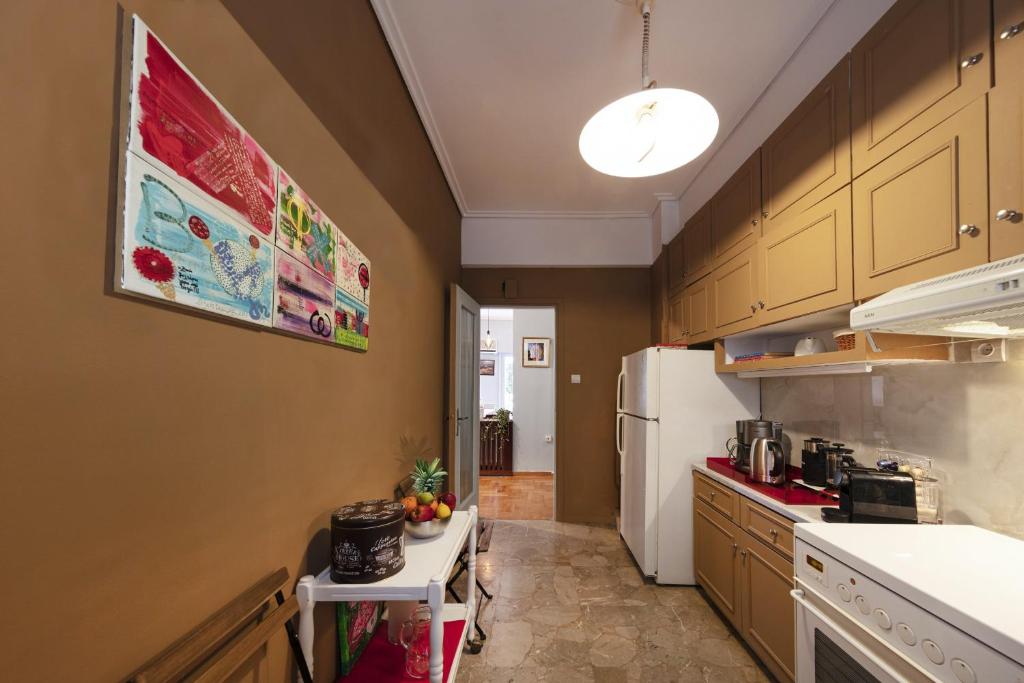 Kuchyňa alebo kuchynka v ubytovaní Spacious 3 Bedroom apt near Acropolis museum
