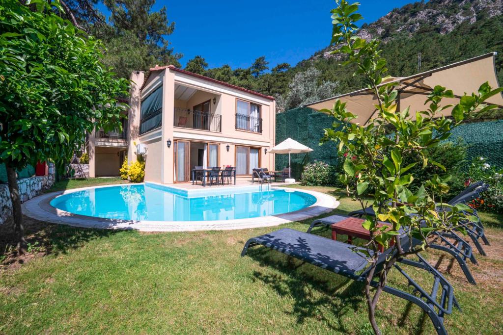 a house with a swimming pool in the yard at Alya Villa Butik Hotel in Turunç