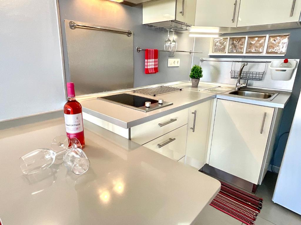 Kuchyň nebo kuchyňský kout v ubytování Apartamento Rest&Pool