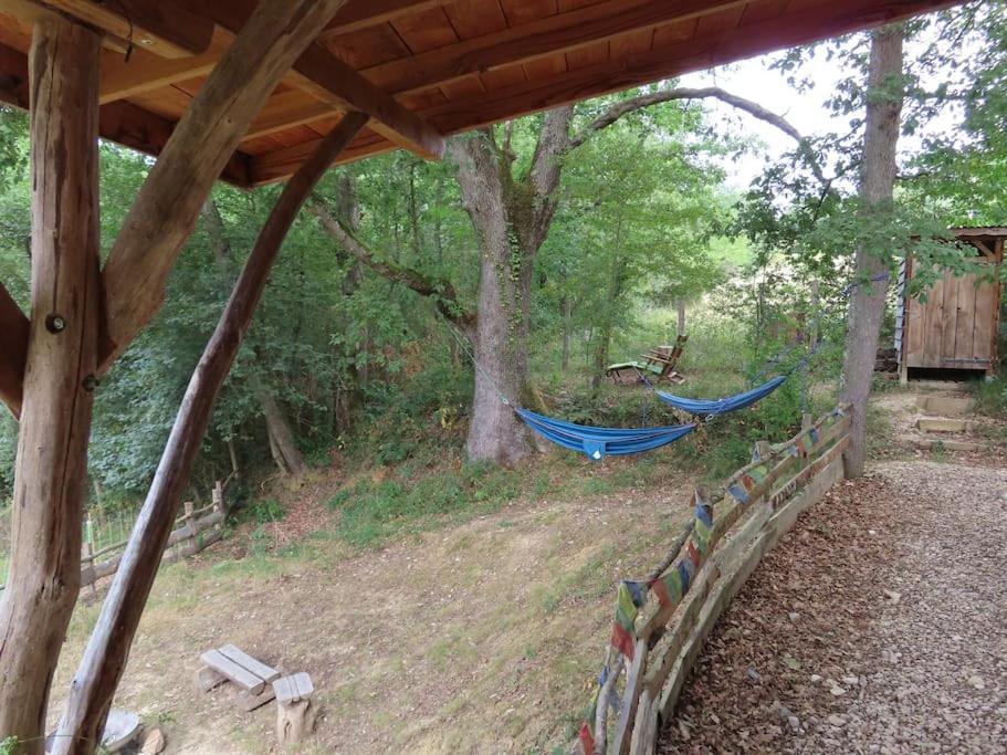 Vonkajšia záhrada v ubytovaní Cosy cabane