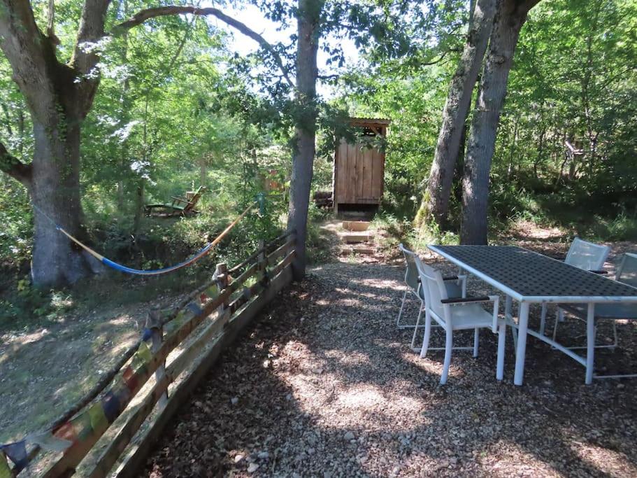 Vonkajšia záhrada v ubytovaní Cosy cabane