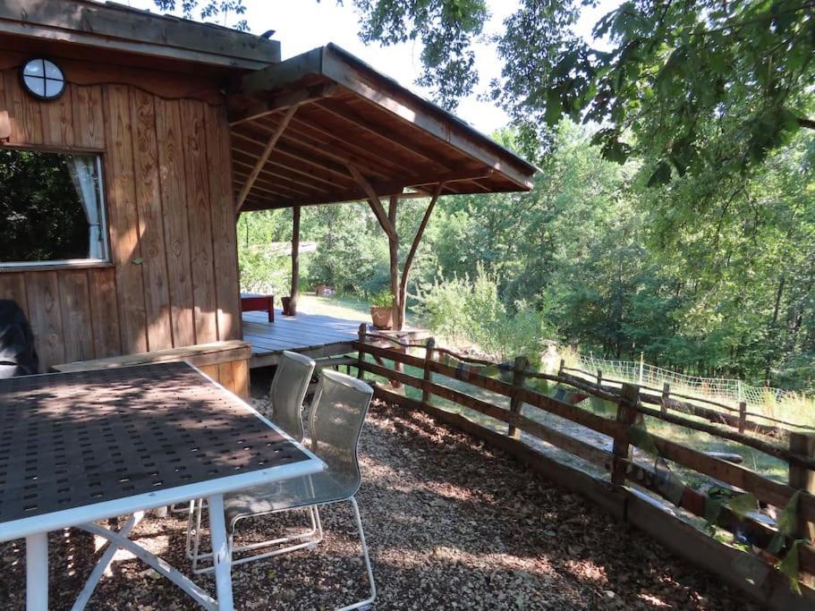Vonkajšia záhrada v ubytovaní Cosy cabane