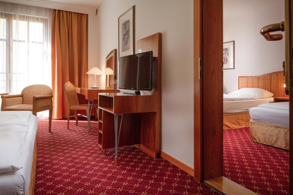 Postel nebo postele na pokoji v ubytování OREA Spa Hotel Cristal