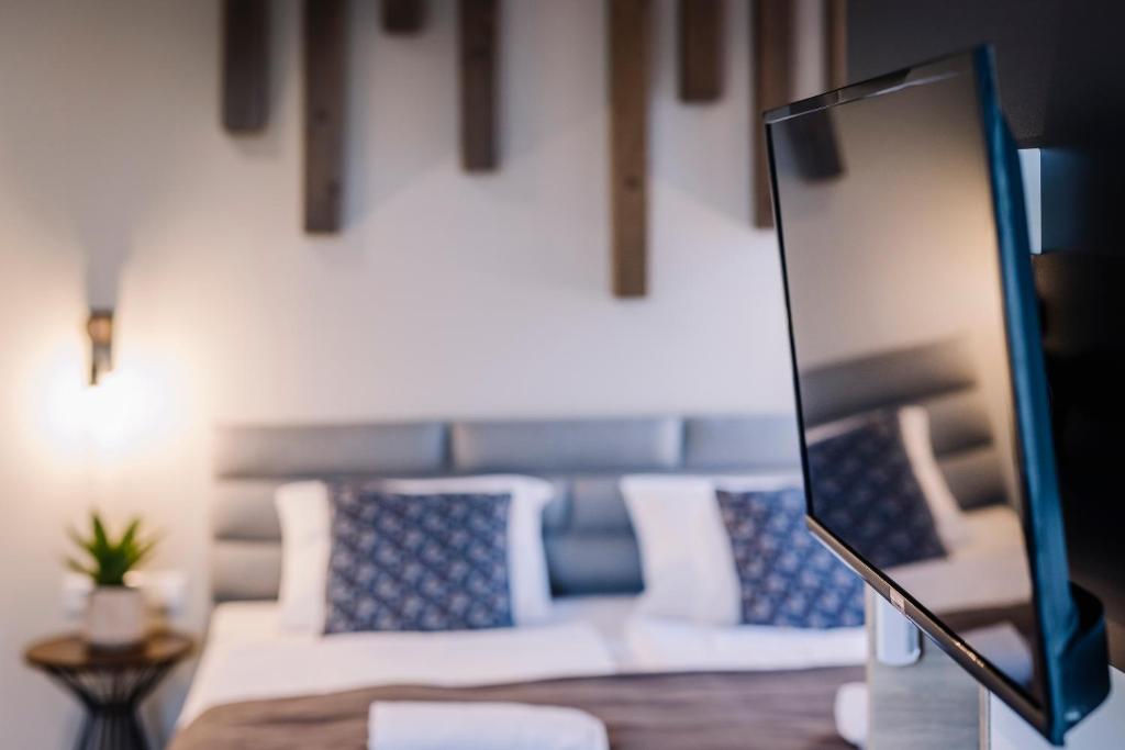 Posteľ alebo postele v izbe v ubytovaní Amadé Apartmanok 2