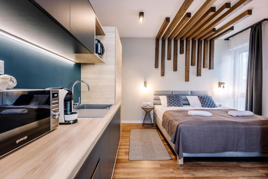 Posteľ alebo postele v izbe v ubytovaní Amadé Apartmanok 2