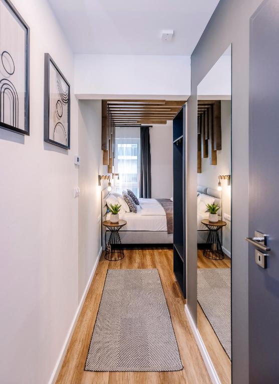 Posteľ alebo postele v izbe v ubytovaní Amadé Apartmanok 2