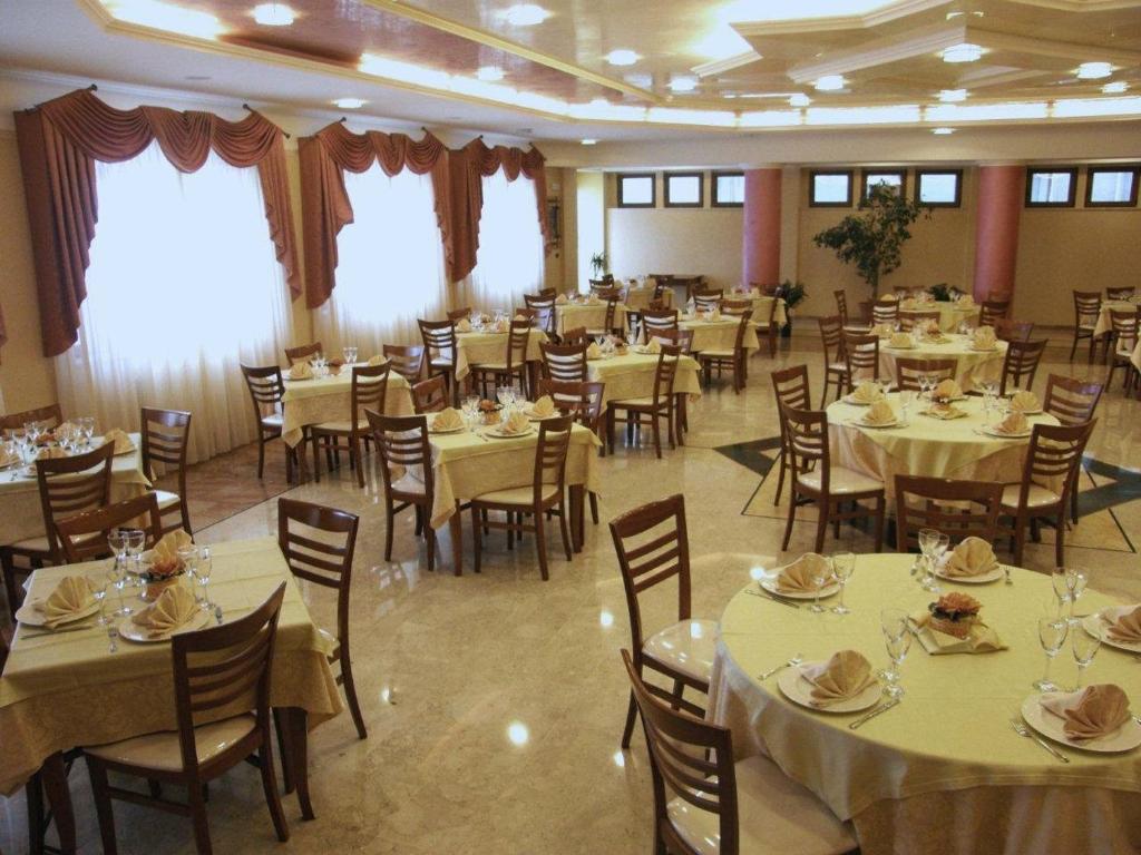 Restaurace v ubytování Albergo Casa Del Pellegrino