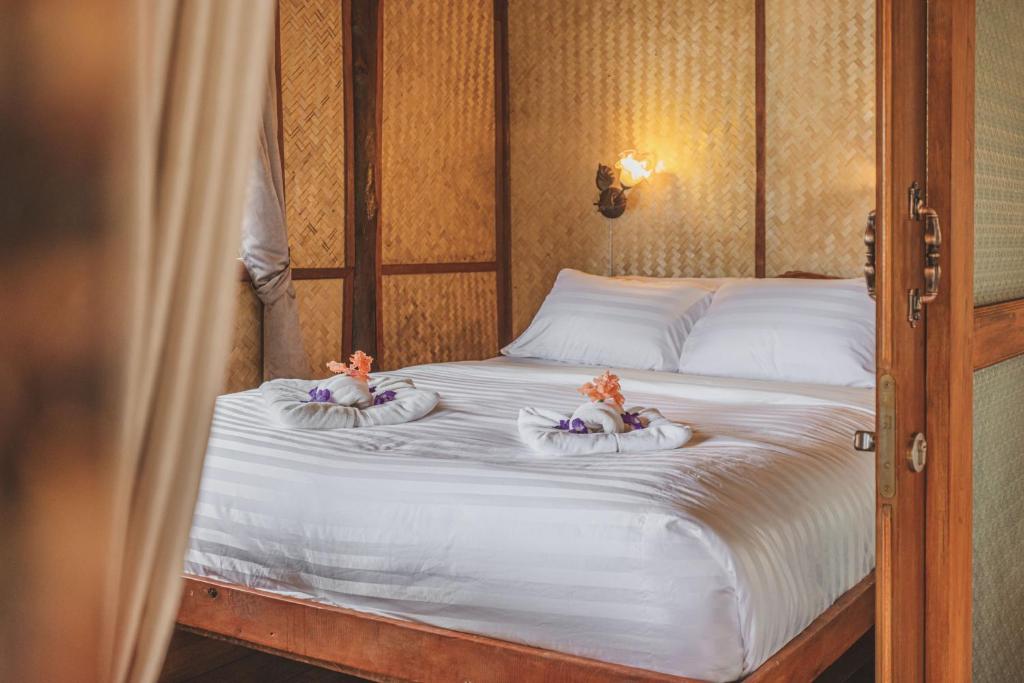 Postel nebo postele na pokoji v ubytování Banyan Bay Villas