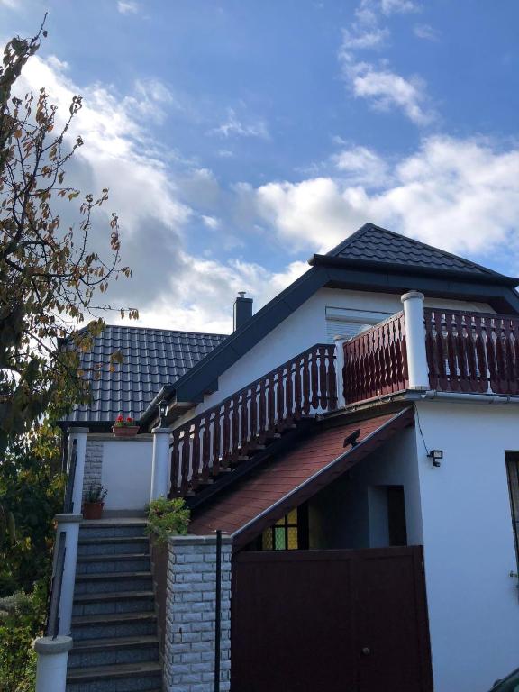 Budova, v ktorej sa apartmán nachádza