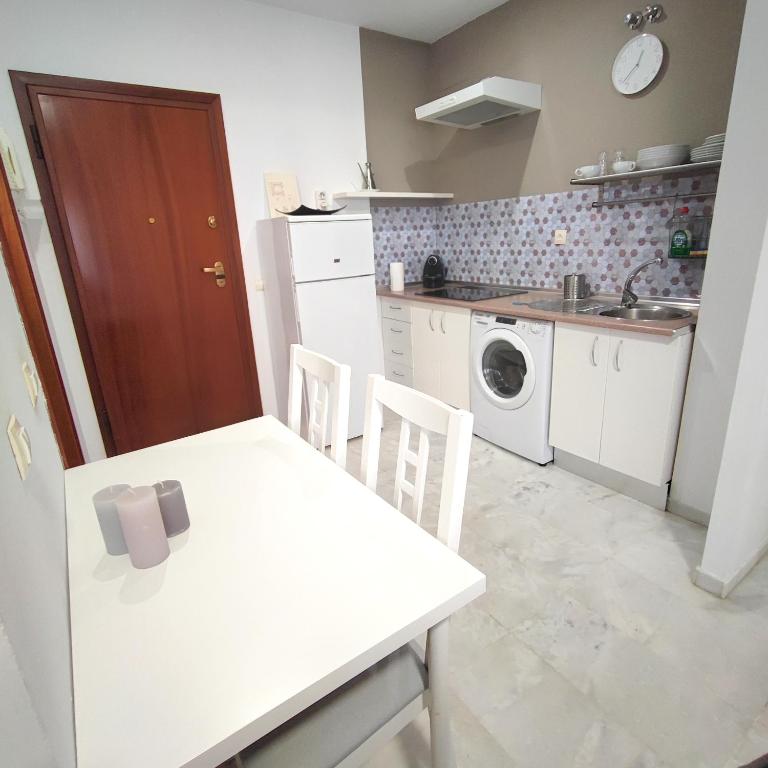 Kuchyňa alebo kuchynka v ubytovaní Apartamento FIBES edificio LUX SEVILLA
