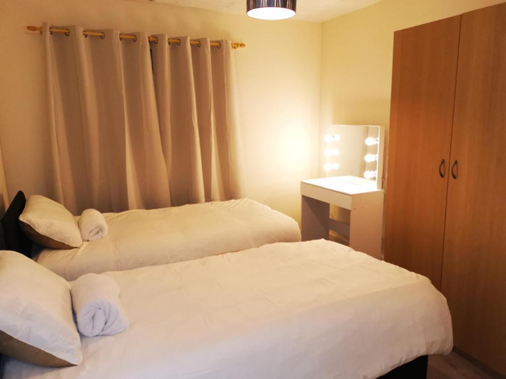 a hotel room with two beds and a mirror at City Centre Comfort in Southampton