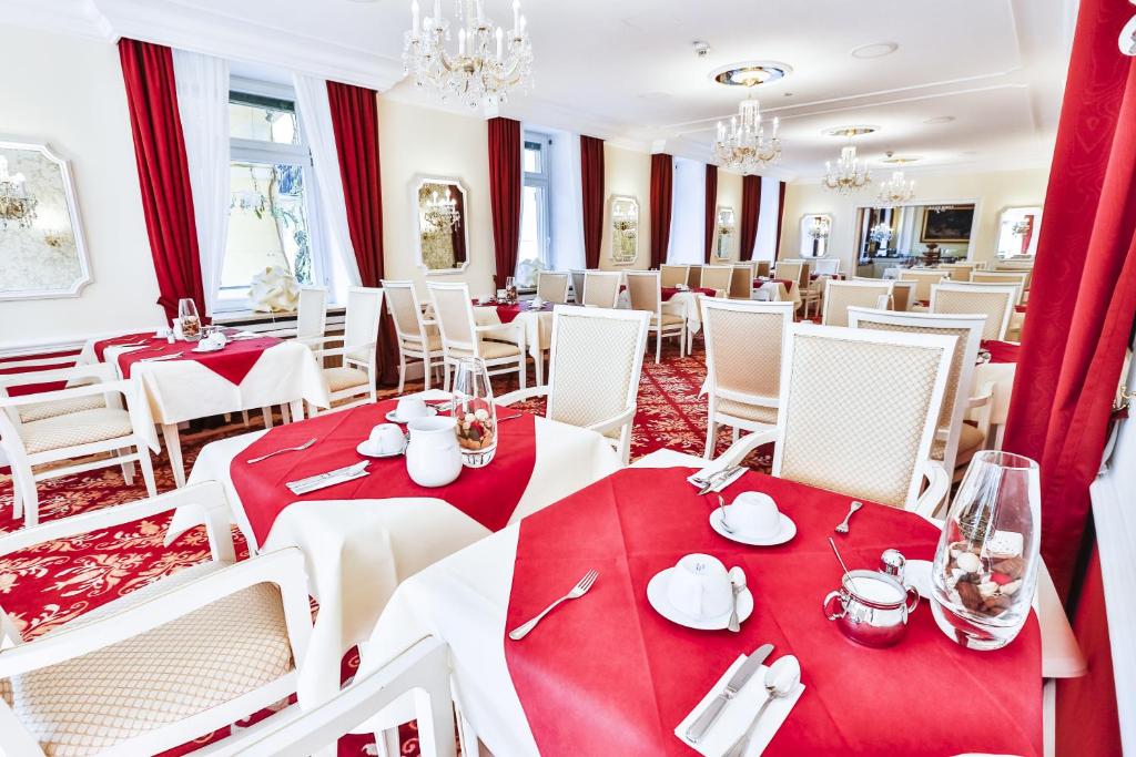 Restaurace v ubytování HELIOPARK Bad Hotel Zum Hirsch