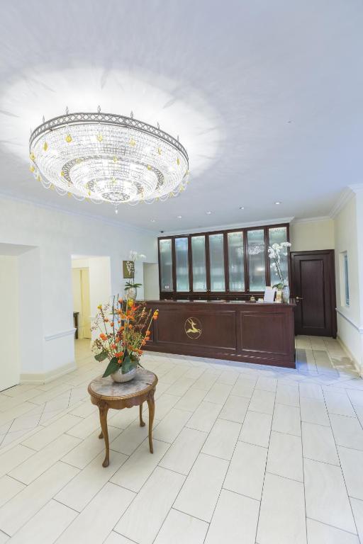 Vstupní hala nebo recepce v ubytování HELIOPARK Bad Hotel Zum Hirsch