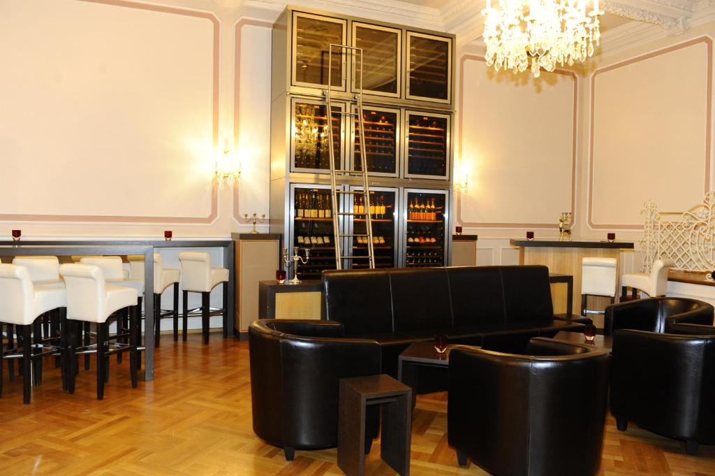 Posezení v ubytování HELIOPARK Bad Hotel Zum Hirsch