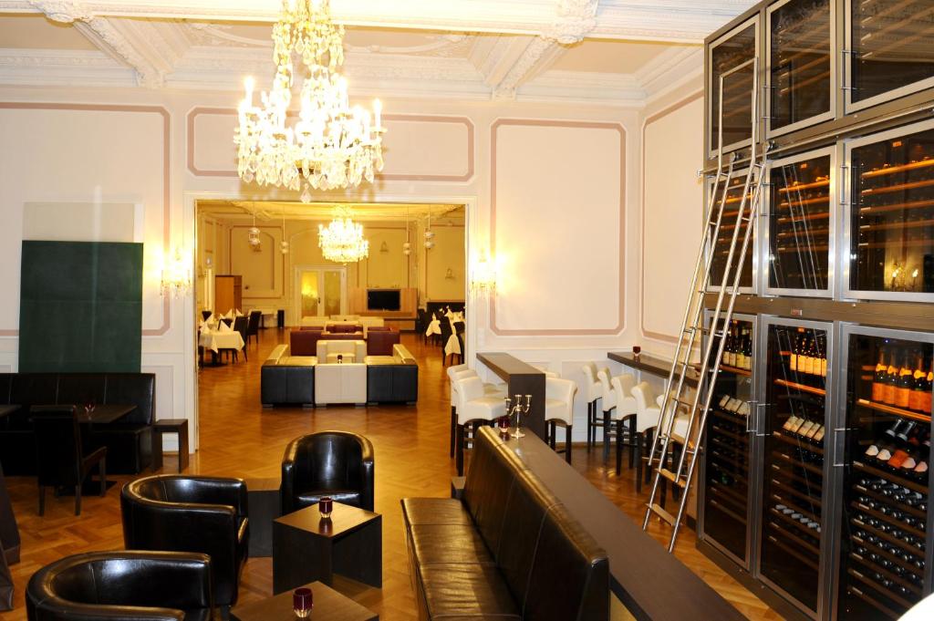Posezení v ubytování HELIOPARK Bad Hotel Zum Hirsch