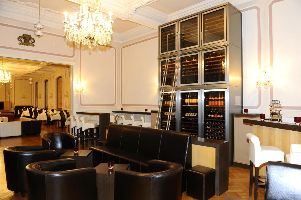 Posezení v ubytování HELIOPARK Bad Hotel Zum Hirsch