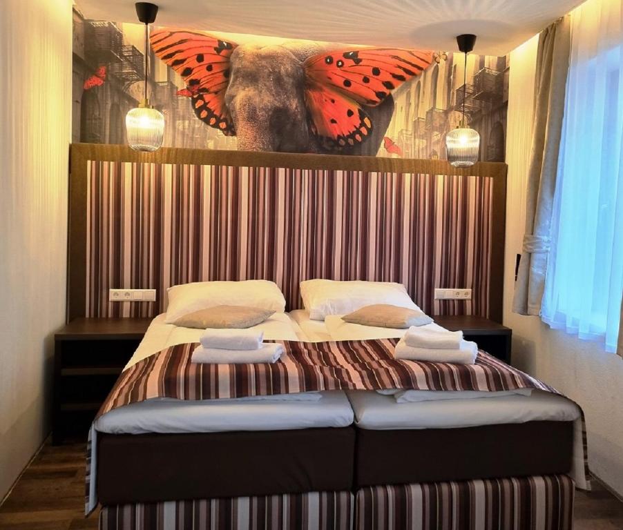 Postel nebo postele na pokoji v ubytování Hotel Torwirt