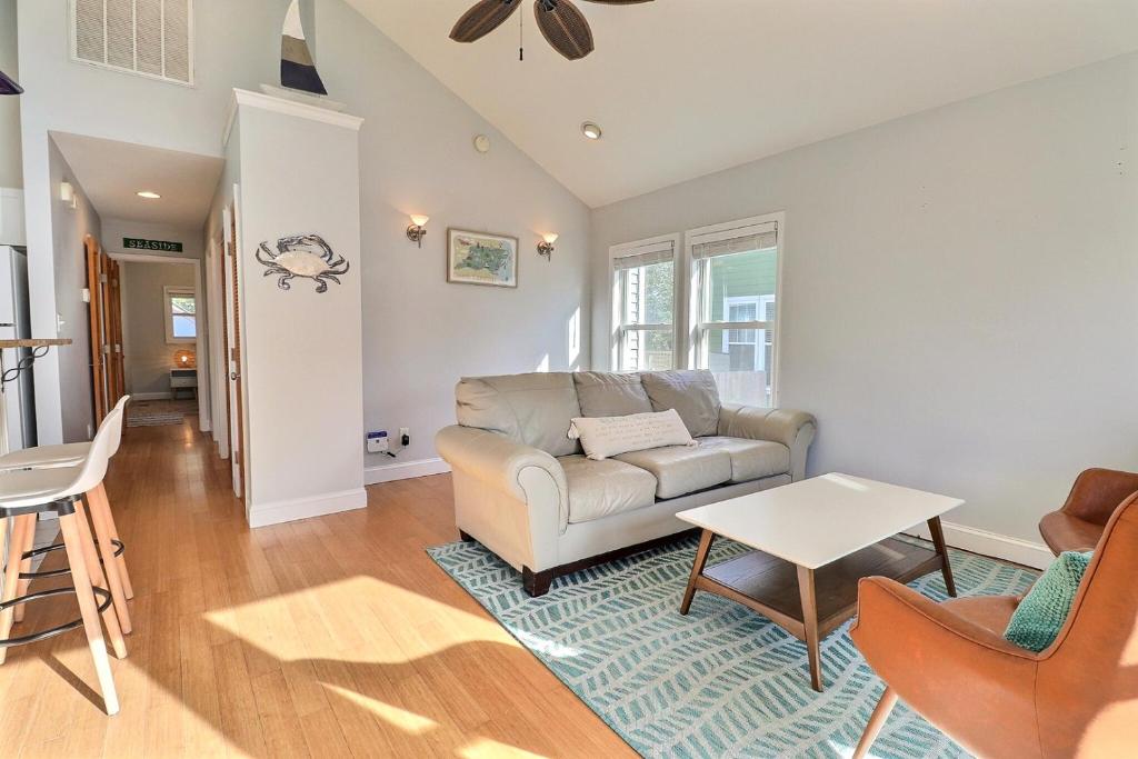 7550 Presleys Palace Dog Friendly Walk to Quaint Downtown Manteo