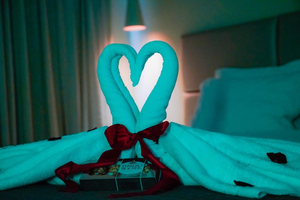 a room with a bed with a blue blanket and a box at Uchôa Teresina Hotel in Teresina