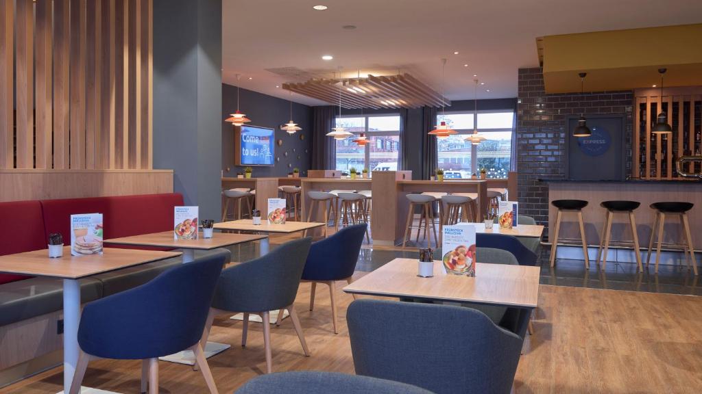 Restaurace v ubytování Holiday Inn Express Frankfurt Messe by IHG