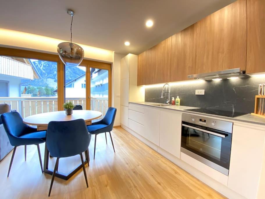 Lux Apartment Ski&Golf tesisinde mutfak veya mini mutfak